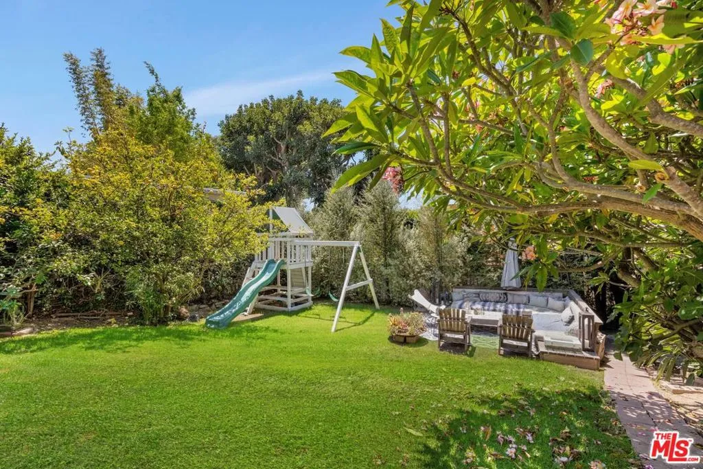 Los Angeles, California 90049, United States, 3 Bedrooms Bedrooms, ,3 BathroomsBathrooms,Residential,Active,224504