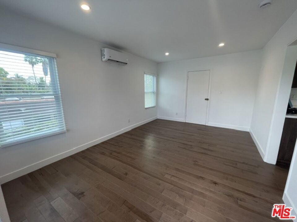 2000 Lincoln Boulevard 2004