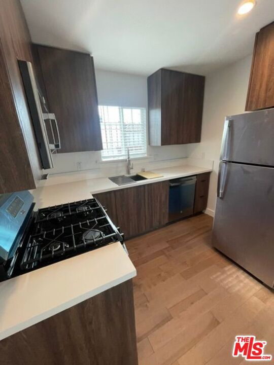 2000 Lincoln Boulevard 2004