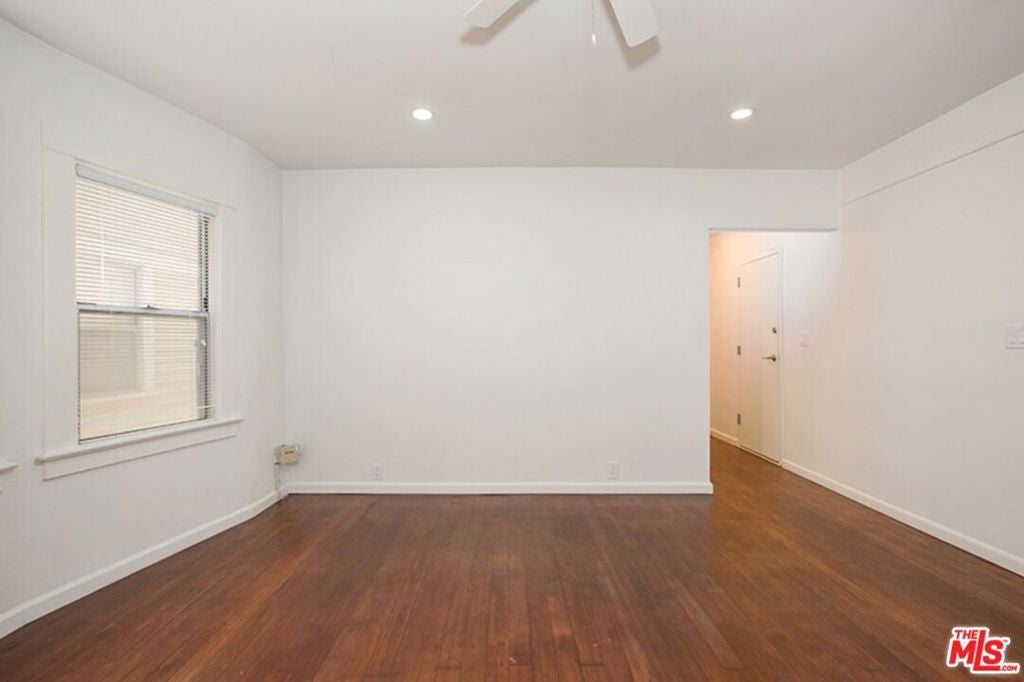40 Rose Avenue 2