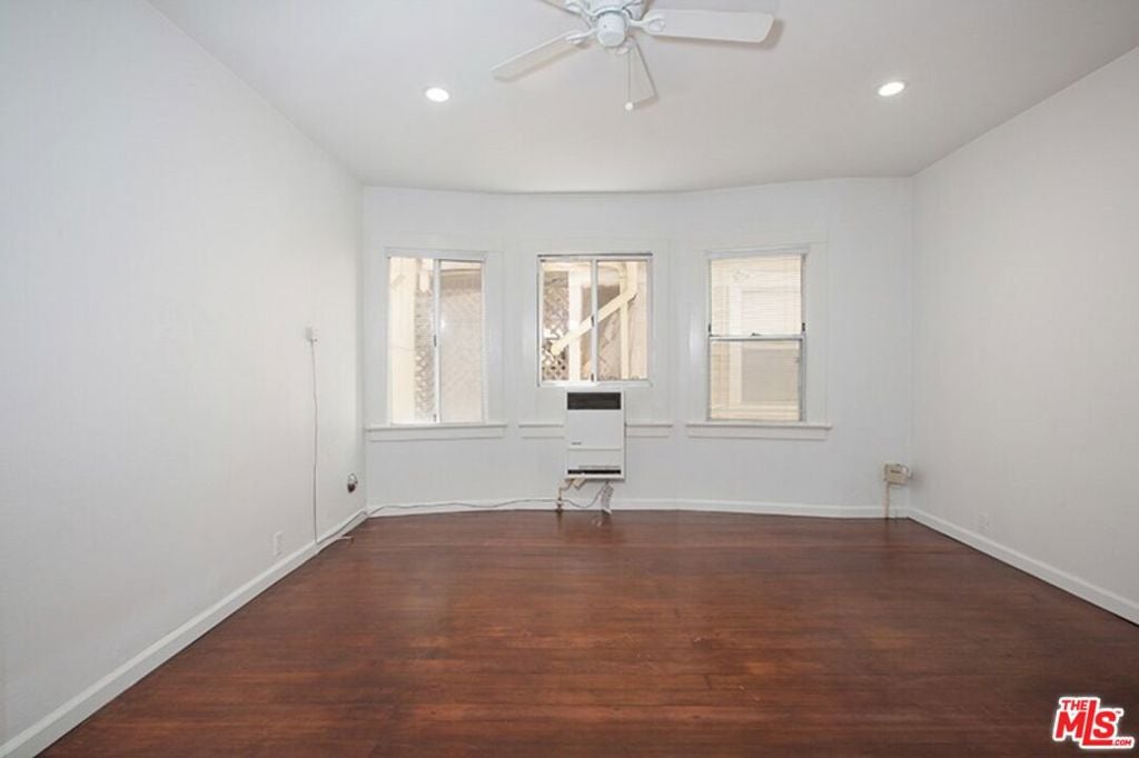 40 Rose Avenue 2
