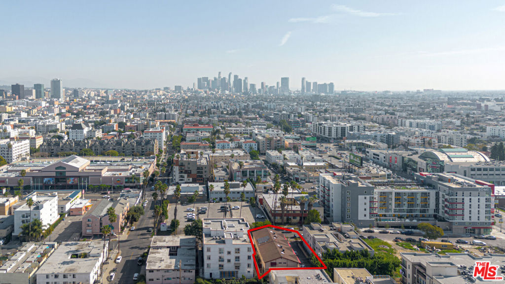 961 S Manhattan Place 3