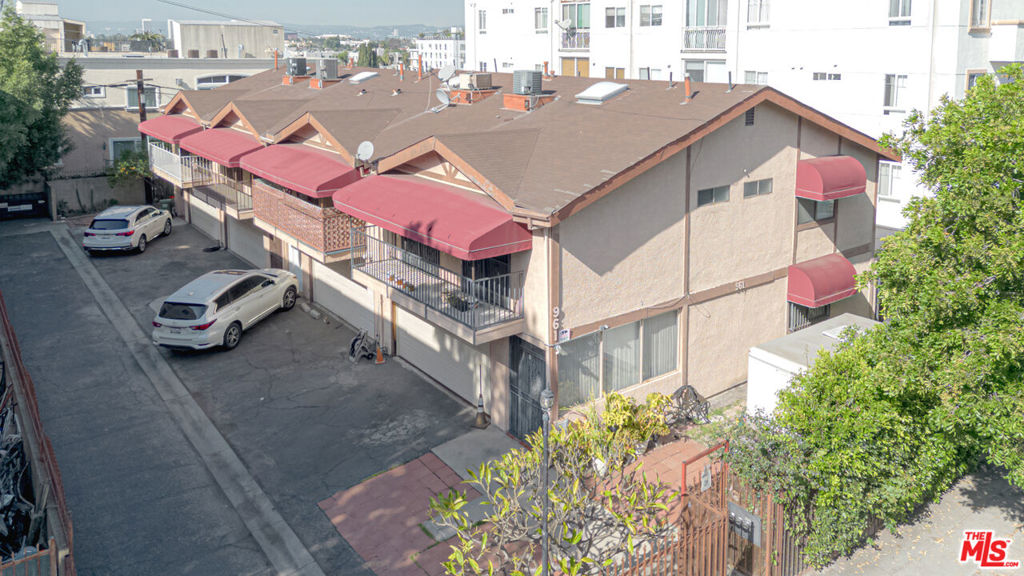 961 S Manhattan Place 3