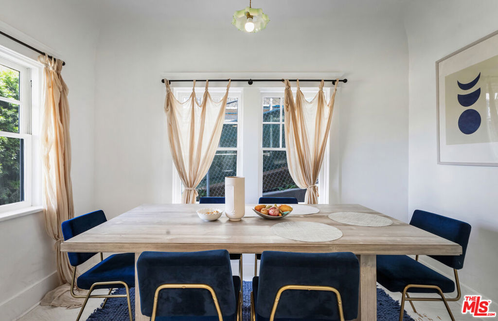 1120 W Edgeware Road