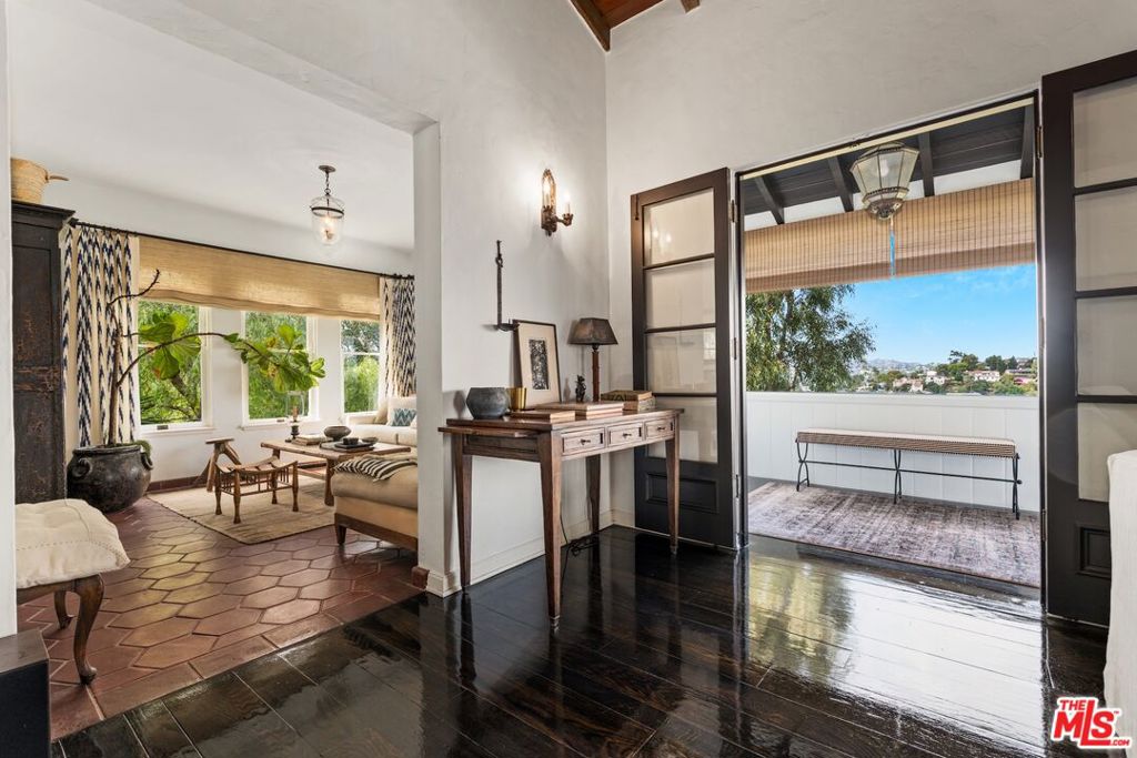 Properties 4 2039 Micheltorena Street