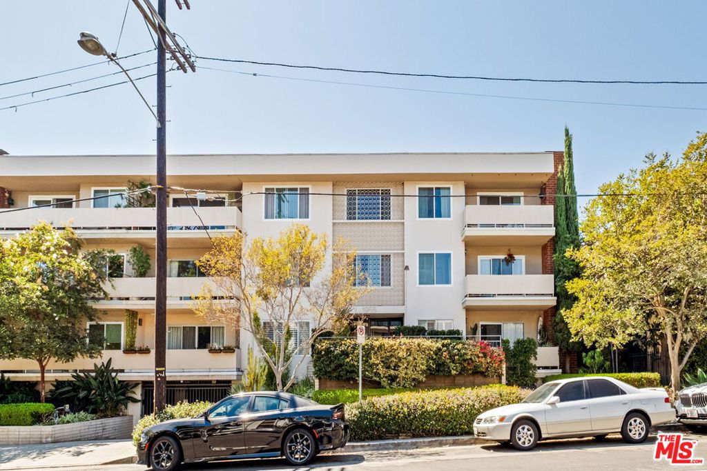 1955 Tamarind Avenue 24