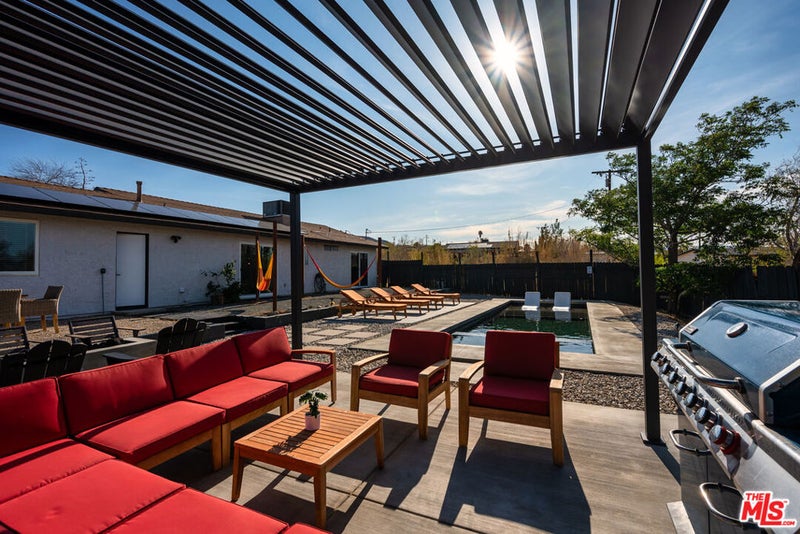 61664 Crest Circle Drive