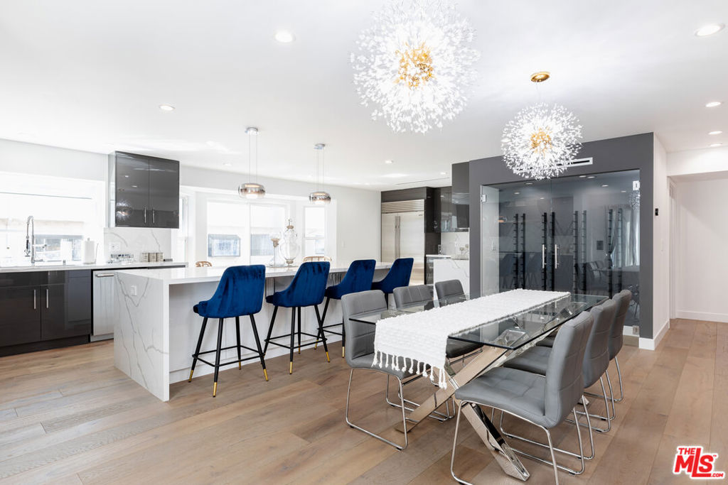 Properties 4 18721 Hatteras Street 10