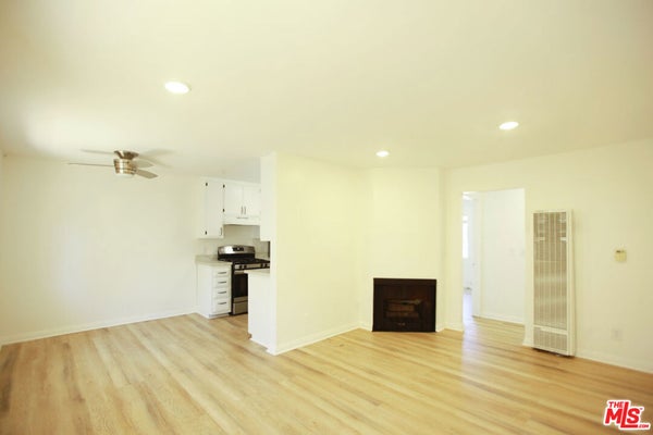 833 S ORANGE GROVE AVE APT 2, LOS ANGELES, CA 90036 - Image e42ee2dc05e7626dfbe169bb5512062e/1762631038