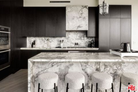 211 W Elm Court 11E Los Angeles CA 90067