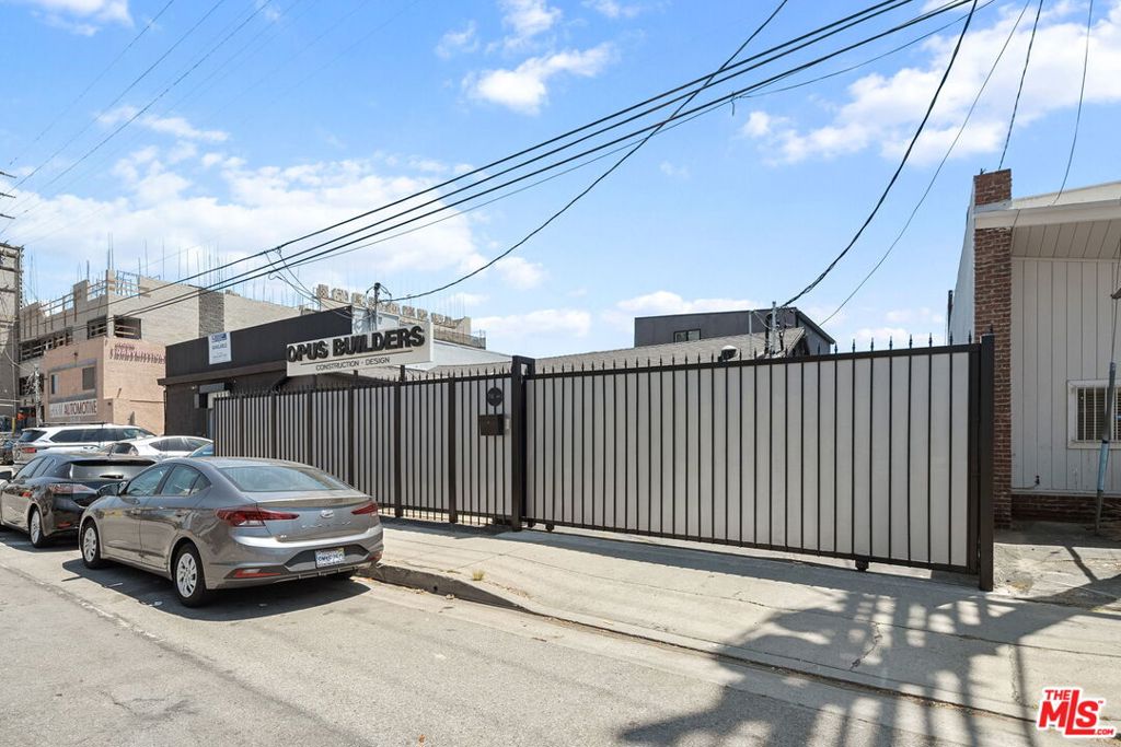 Properties 1 5244 Vineland Avenue