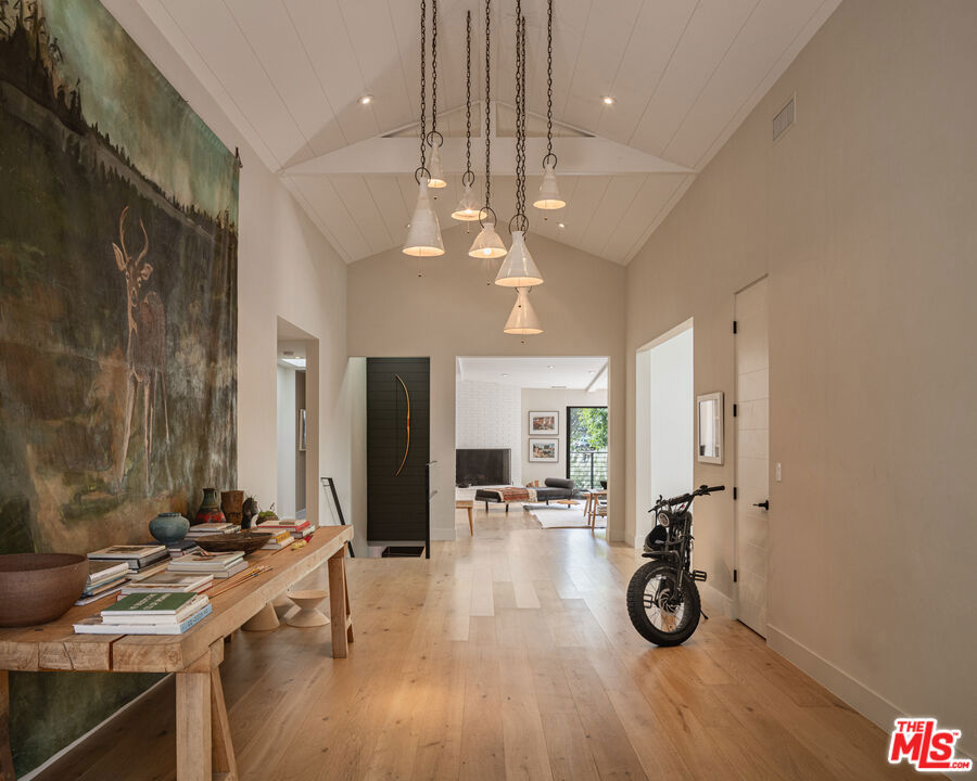 226 S Rimpau Boulevard