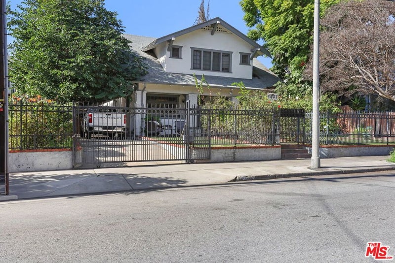 1807 N Van Ness Avenue