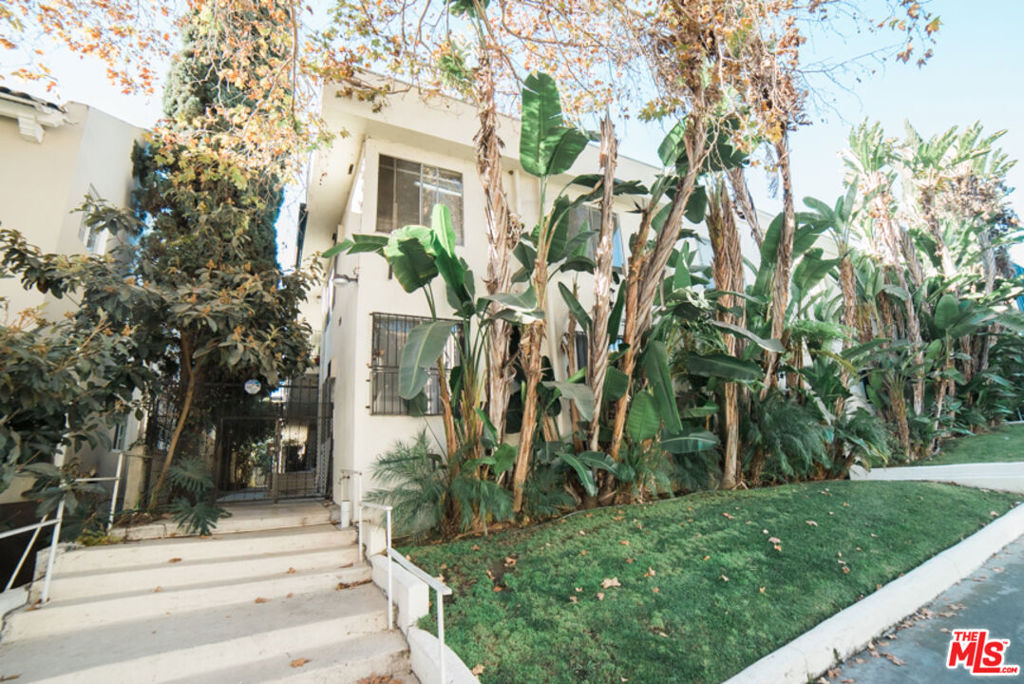 127 S St Andrews Place