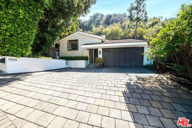 9828 Easton Drive