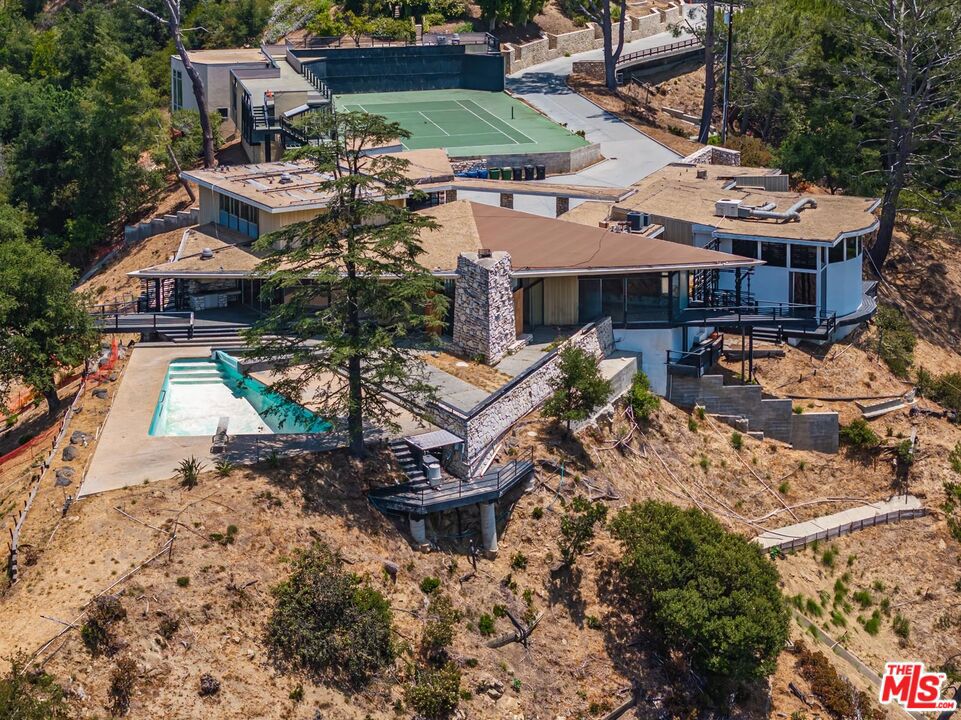 2859 Coldwater Canyon Drive