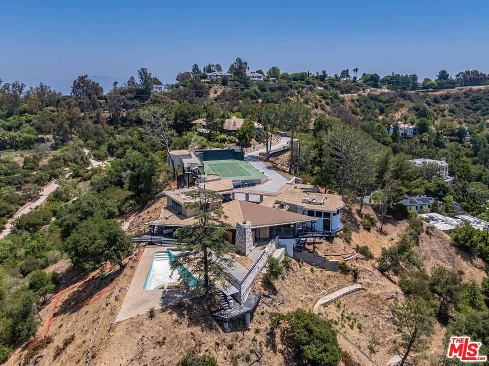 2859 Coldwater Canyon Drive