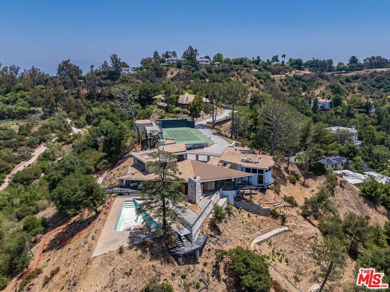 2859 Coldwater Canyon Drive