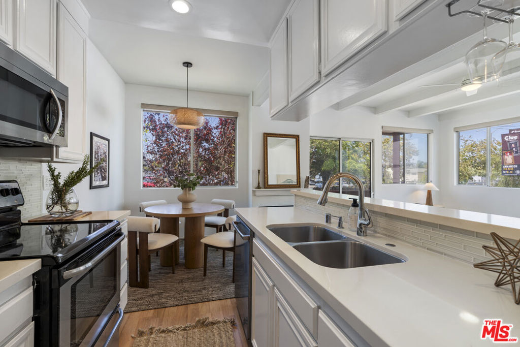 100 S Venice Boulevard 3