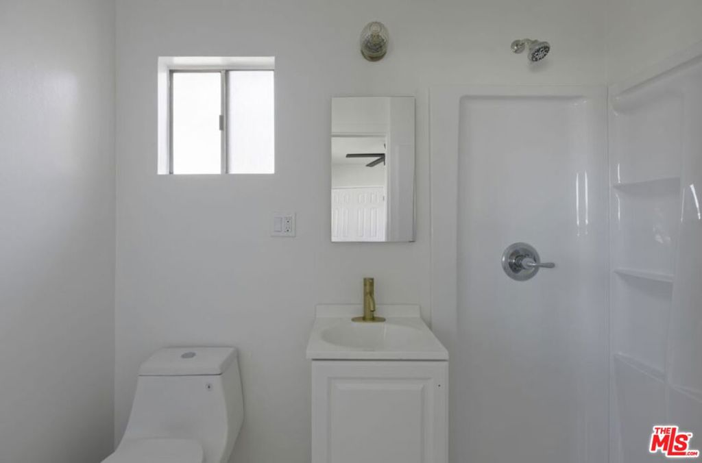 16130 Devonshire Street