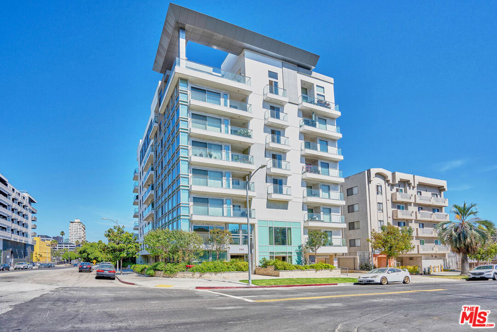 702 S Serrano Avenue 504