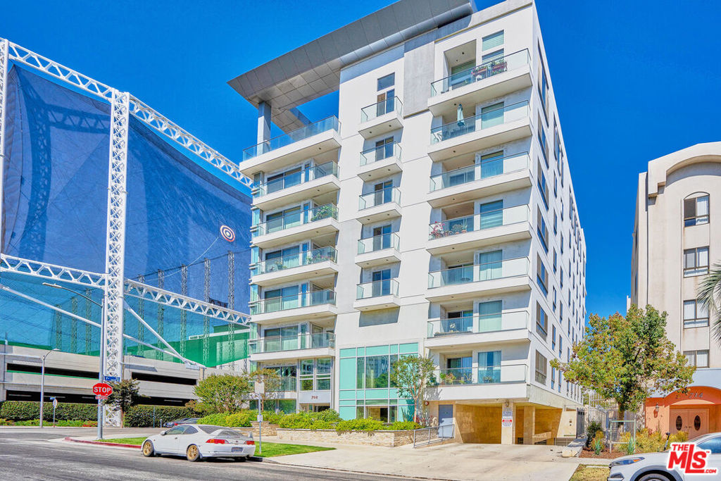 702 S Serrano Avenue 504