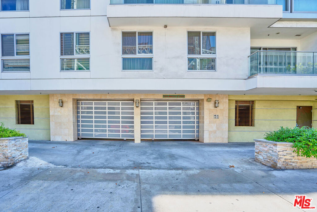 702 S Serrano Avenue 504