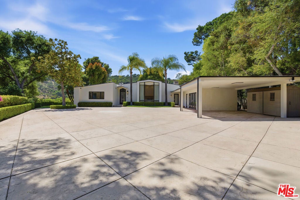 999 Casiano Road