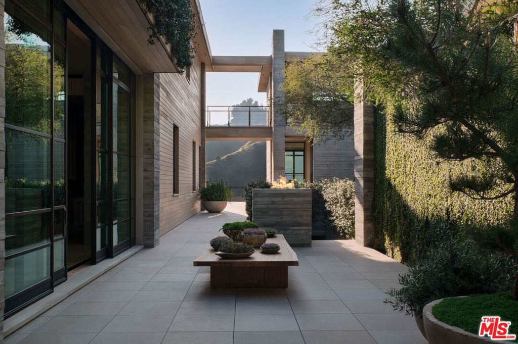 Properties 3 7661 Curson Terrace