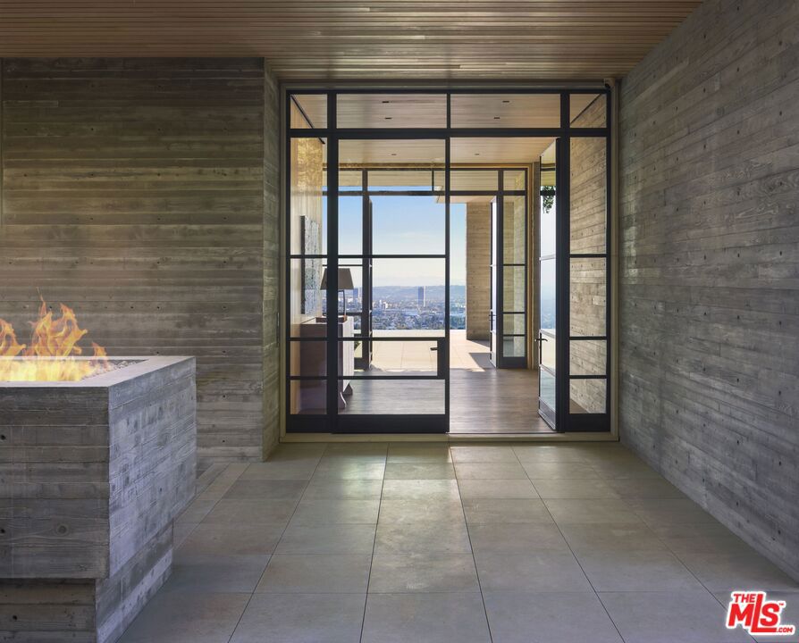 Properties 4 7661 Curson Terrace