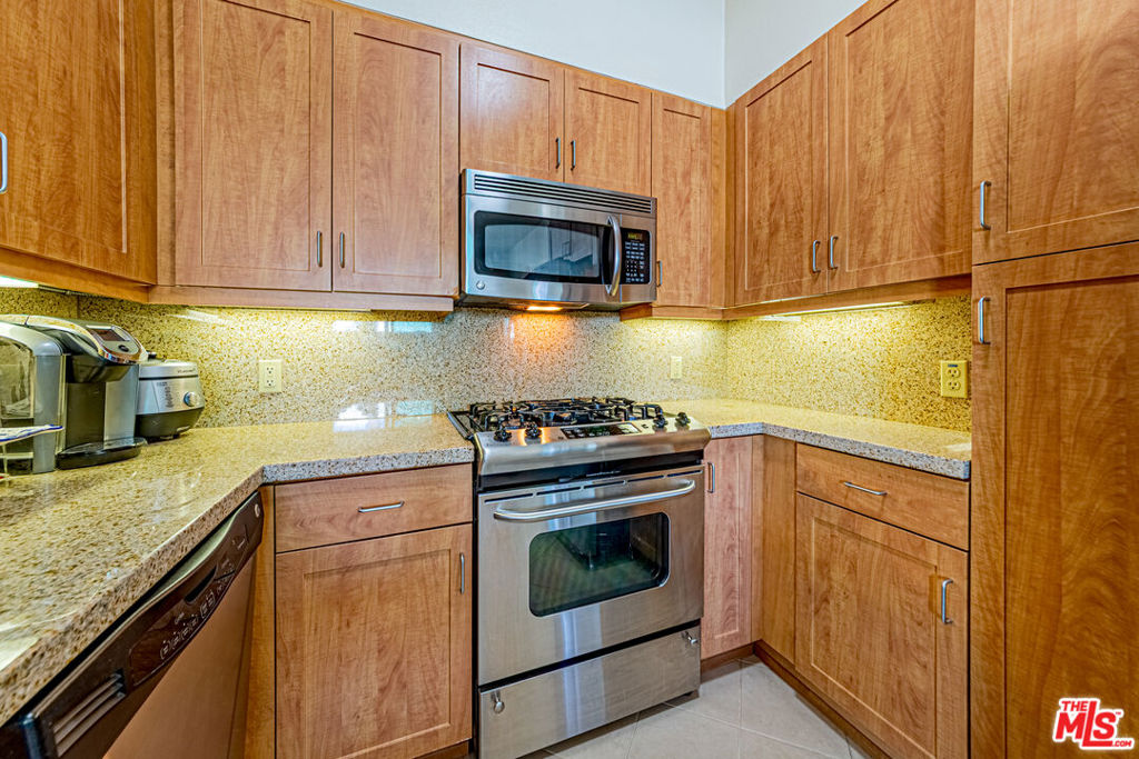 267 S San Pedro Street 608