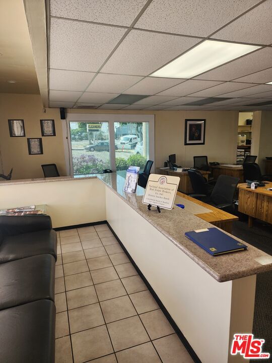 707 N La Brea Avenue