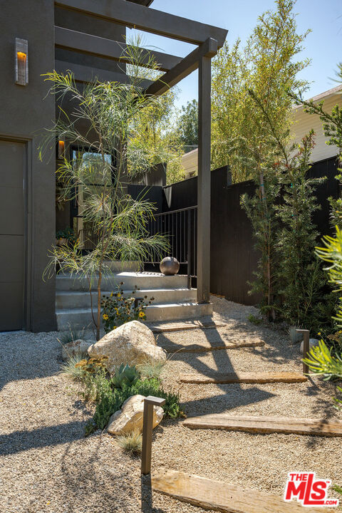 Properties 2 710 Amador Street