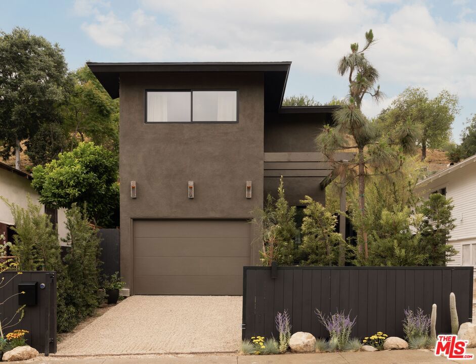 Properties 1 710 Amador Street