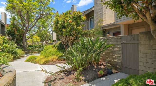32 Village Pkwy, Santa Monica