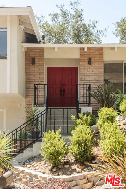1728 Royal Boulevard