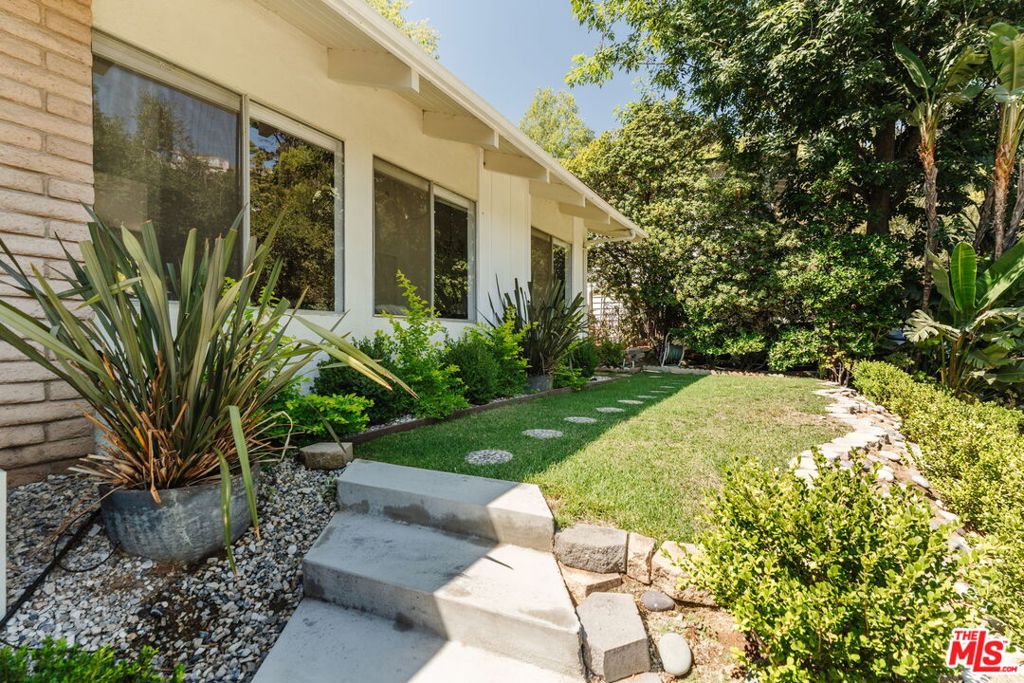 1728 Royal Boulevard