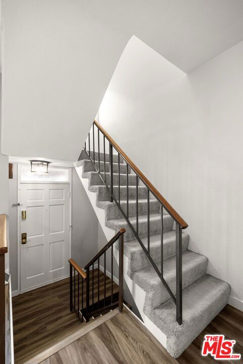 6540 Hayvenhurst Avenue 3