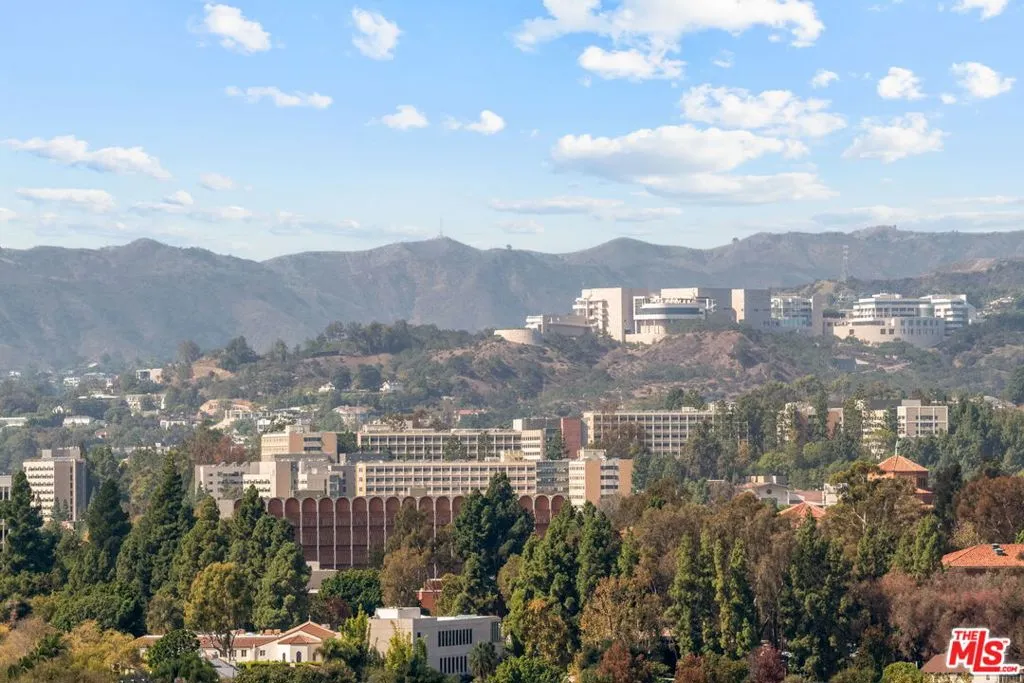 Los Angeles, California 90024, United States, 2 Bedrooms Bedrooms, ,4 BathroomsBathrooms,Residential,Active,237628