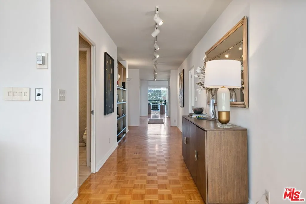 Los Angeles, California 90024, United States, 2 Bedrooms Bedrooms, ,4 BathroomsBathrooms,Residential,Active,237628