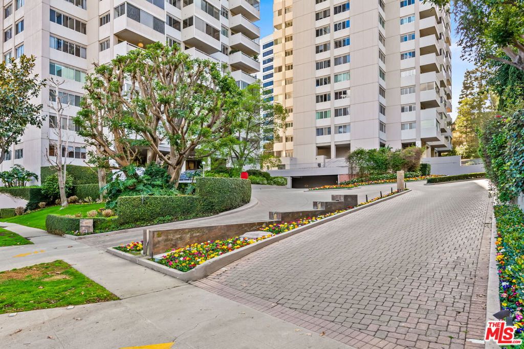 875 Comstock Avenue PH-A