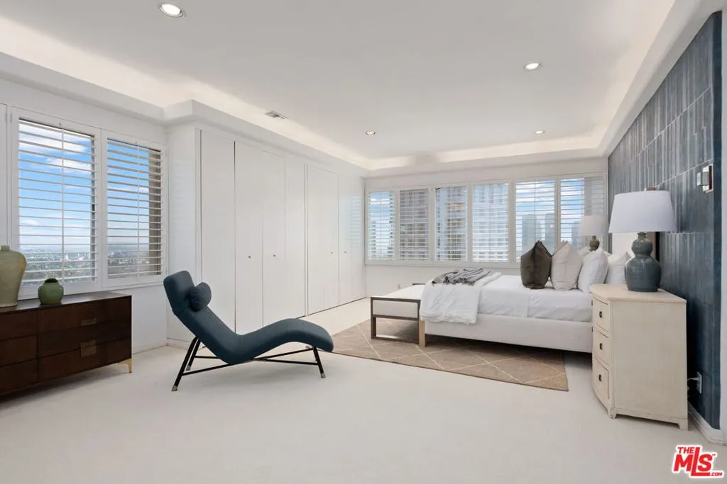 Los Angeles, California 90024, United States, 2 Bedrooms Bedrooms, ,4 BathroomsBathrooms,Residential,Active,237628