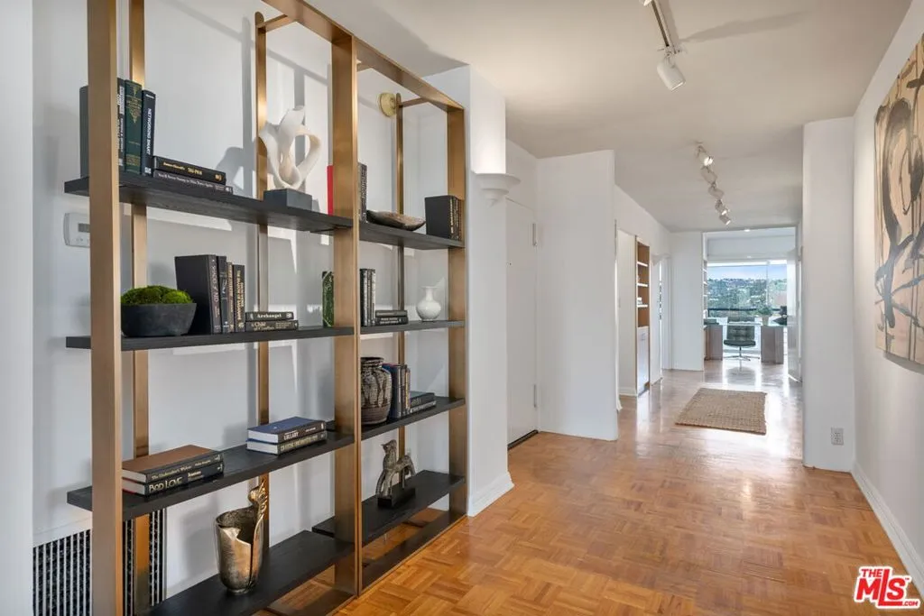 Los Angeles, California 90024, United States, 2 Bedrooms Bedrooms, ,4 BathroomsBathrooms,Residential,Active,237628