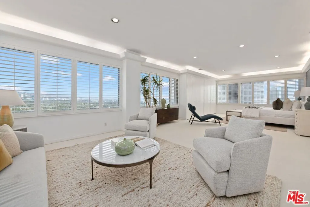 Los Angeles, California 90024, United States, 2 Bedrooms Bedrooms, ,4 BathroomsBathrooms,Residential,Active,237628