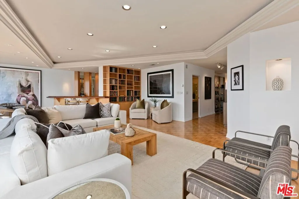 Los Angeles, California 90024, United States, 2 Bedrooms Bedrooms, ,4 BathroomsBathrooms,Residential,Active,237628