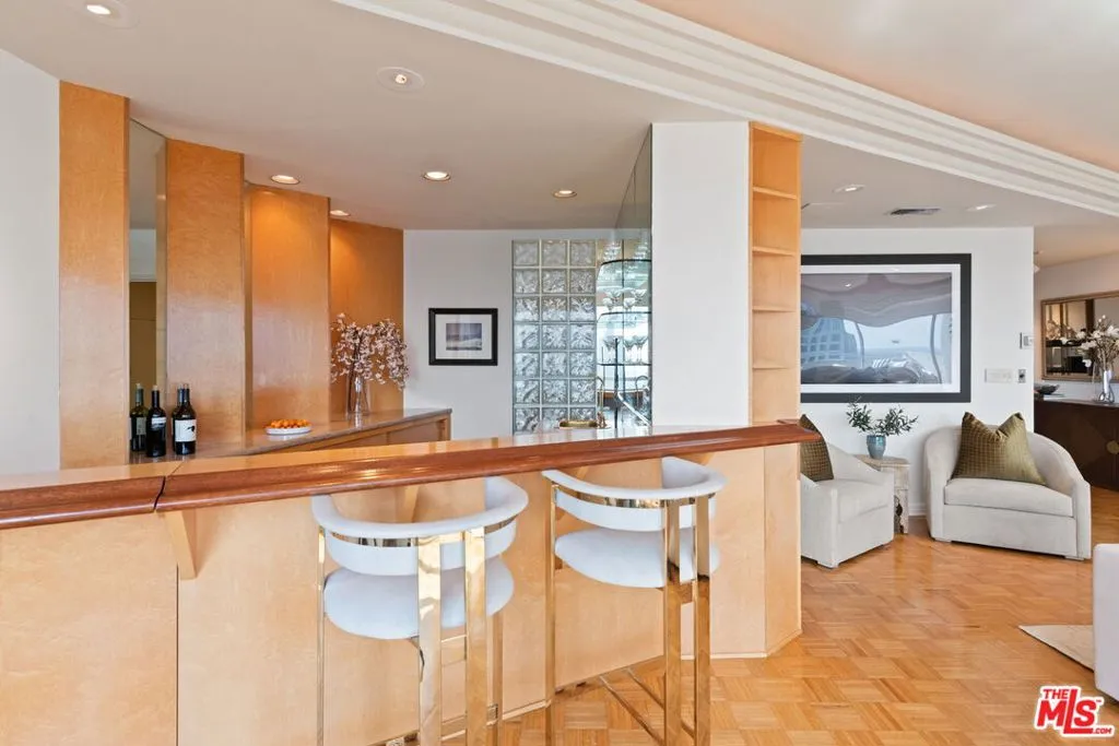 Los Angeles, California 90024, United States, 2 Bedrooms Bedrooms, ,4 BathroomsBathrooms,Residential,Active,237628