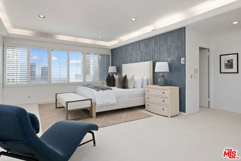 Los Angeles, California 90024, United States, 2 Bedrooms Bedrooms, ,4 BathroomsBathrooms,Residential,Active,237628