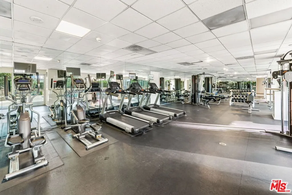 Los Angeles, California 90024, United States, 2 Bedrooms Bedrooms, ,4 BathroomsBathrooms,Residential,Active,237628