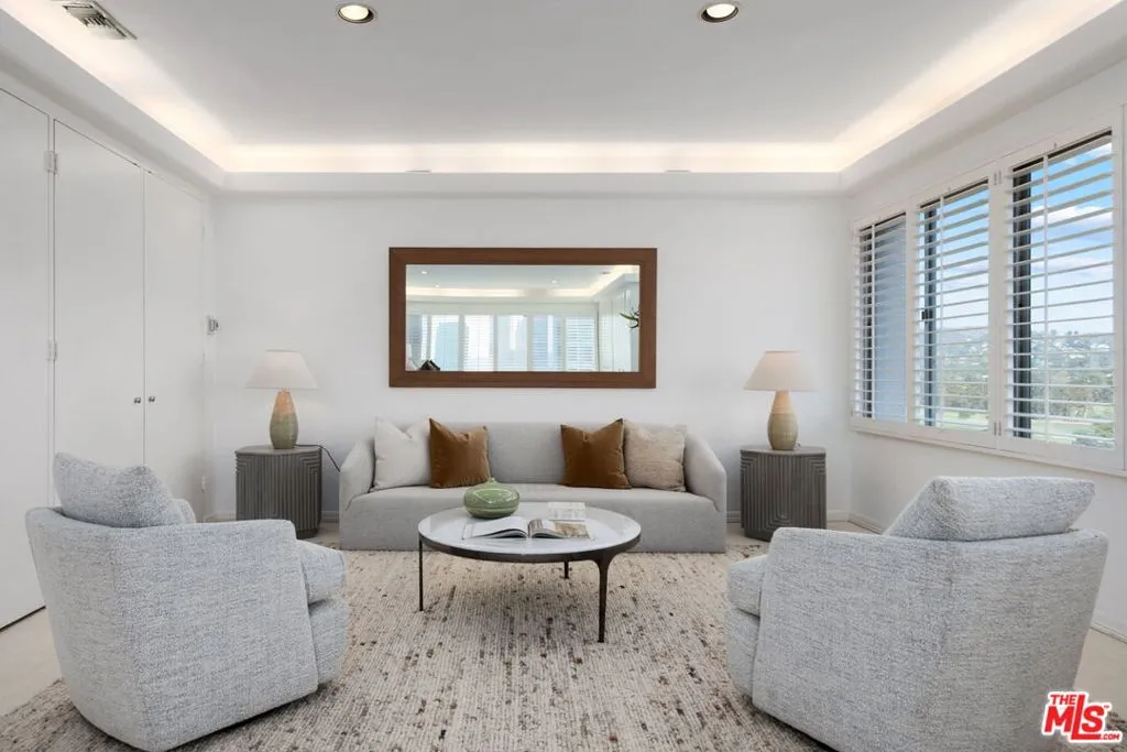 Los Angeles, California 90024, United States, 2 Bedrooms Bedrooms, ,4 BathroomsBathrooms,Residential,Active,237628