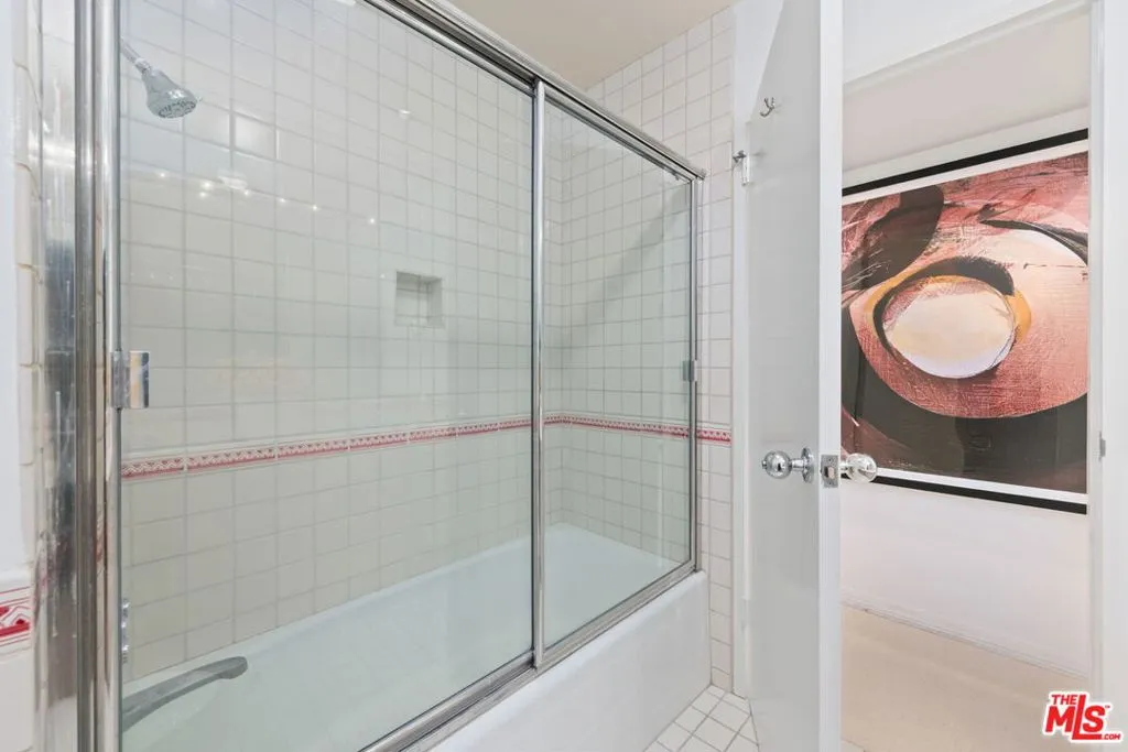 Los Angeles, California 90024, United States, 2 Bedrooms Bedrooms, ,4 BathroomsBathrooms,Residential,Active,237628